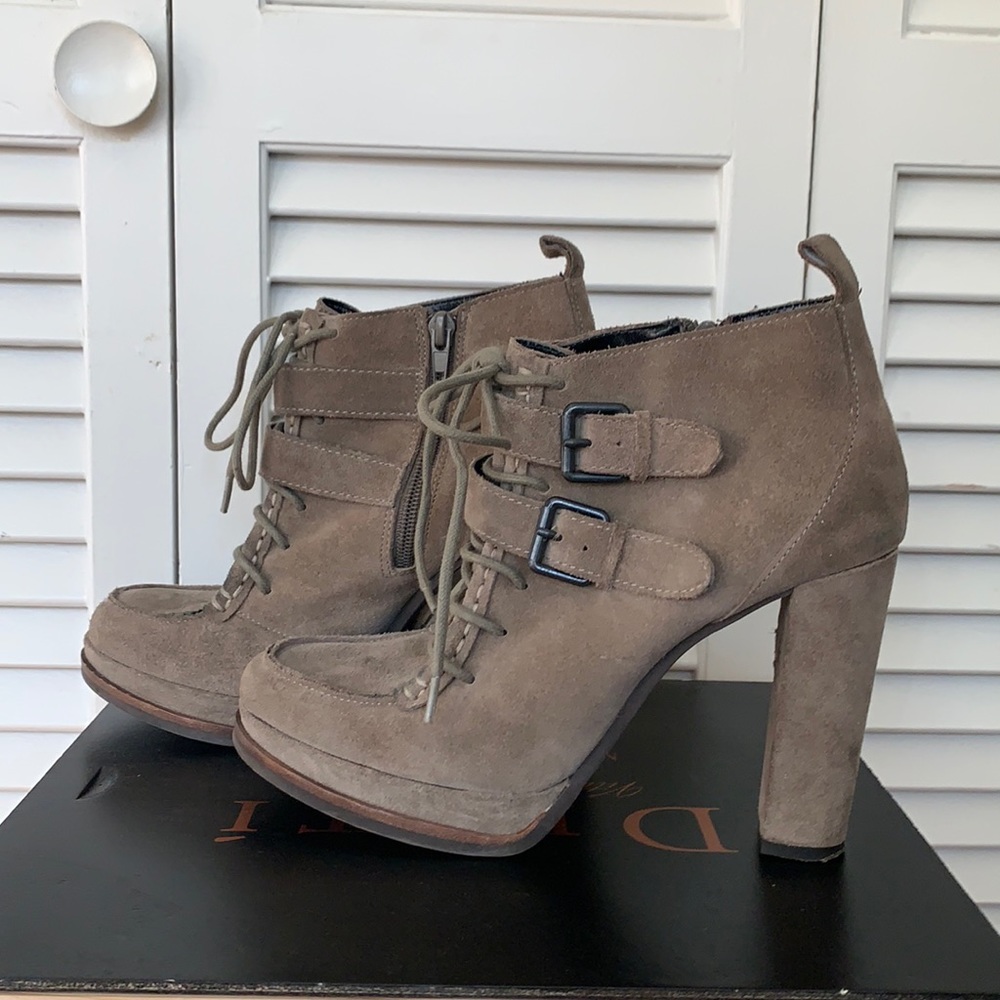 Dolce Vita Taupe Wyatt suede booties Size 8.5